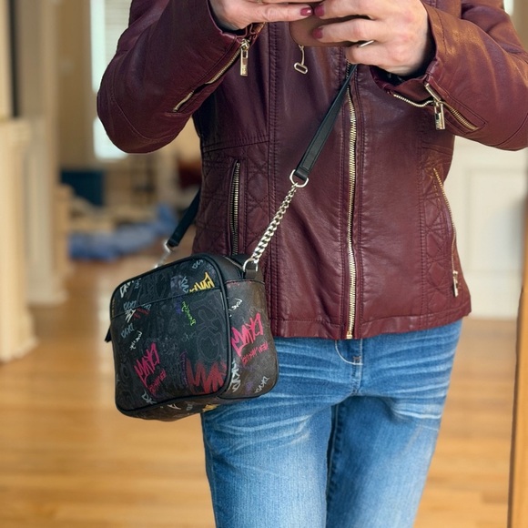 Dkny Handbags - DKNY Graffiti Crossbody VGUC